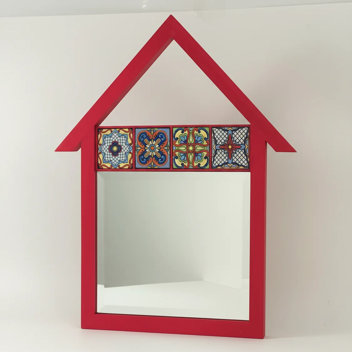 Doğal Ahşap Ev Tasarımlı Dekoratif Ayna ve Anahtarlık Duvar Panosu Doğal Ahşap Ev Tasarımlı Dekoratif Ayna ve Anahtarlık Duvar Panosu