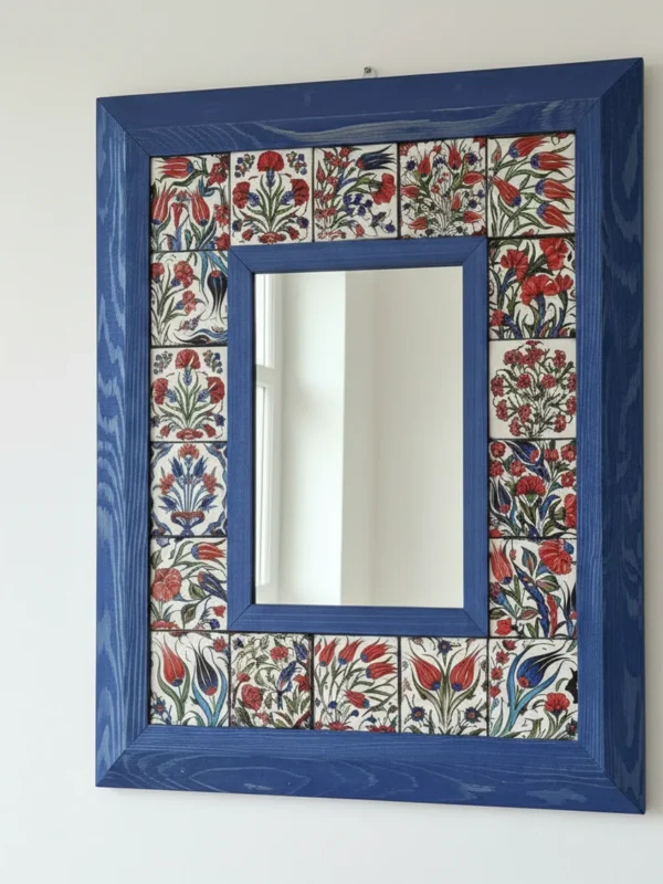 El Yapımı Ahşap Çerçeveli ve Seramik Karo Detaylı Dekoratif Duvar Aynası - Busanat Özel