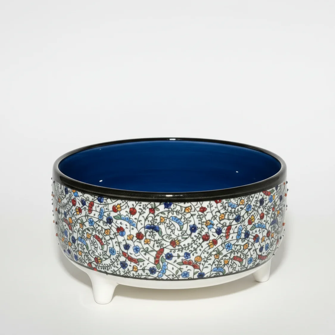 El Yapımı Modern Desenli Üç Ayaklı Seramik Kase – Özel Tasarım Sunum ve Dekorasyon Kasesi