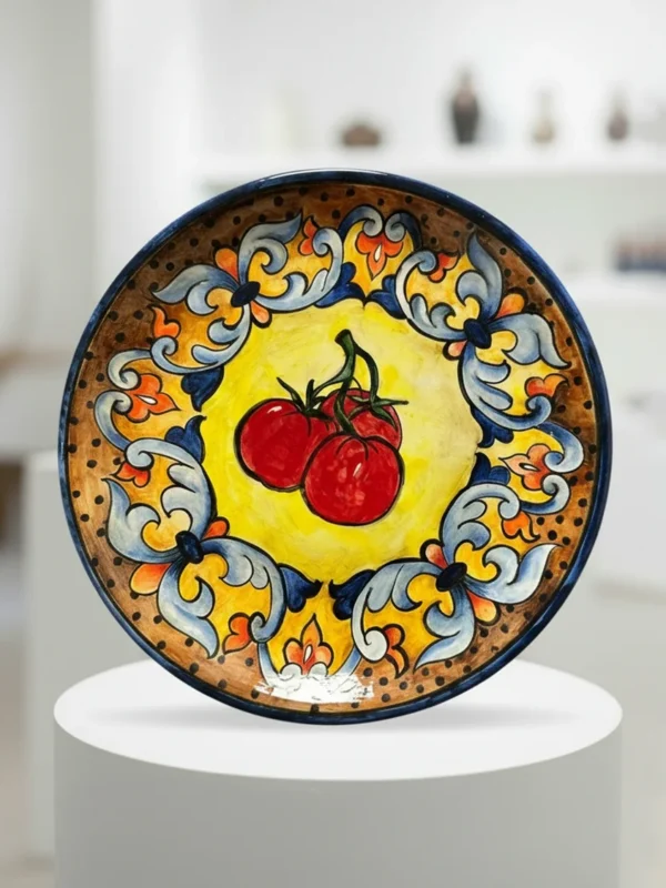 El Yapımı Özel Tasarım Seramik Tabak - Domates Desenli Sanatsal Tabaktır