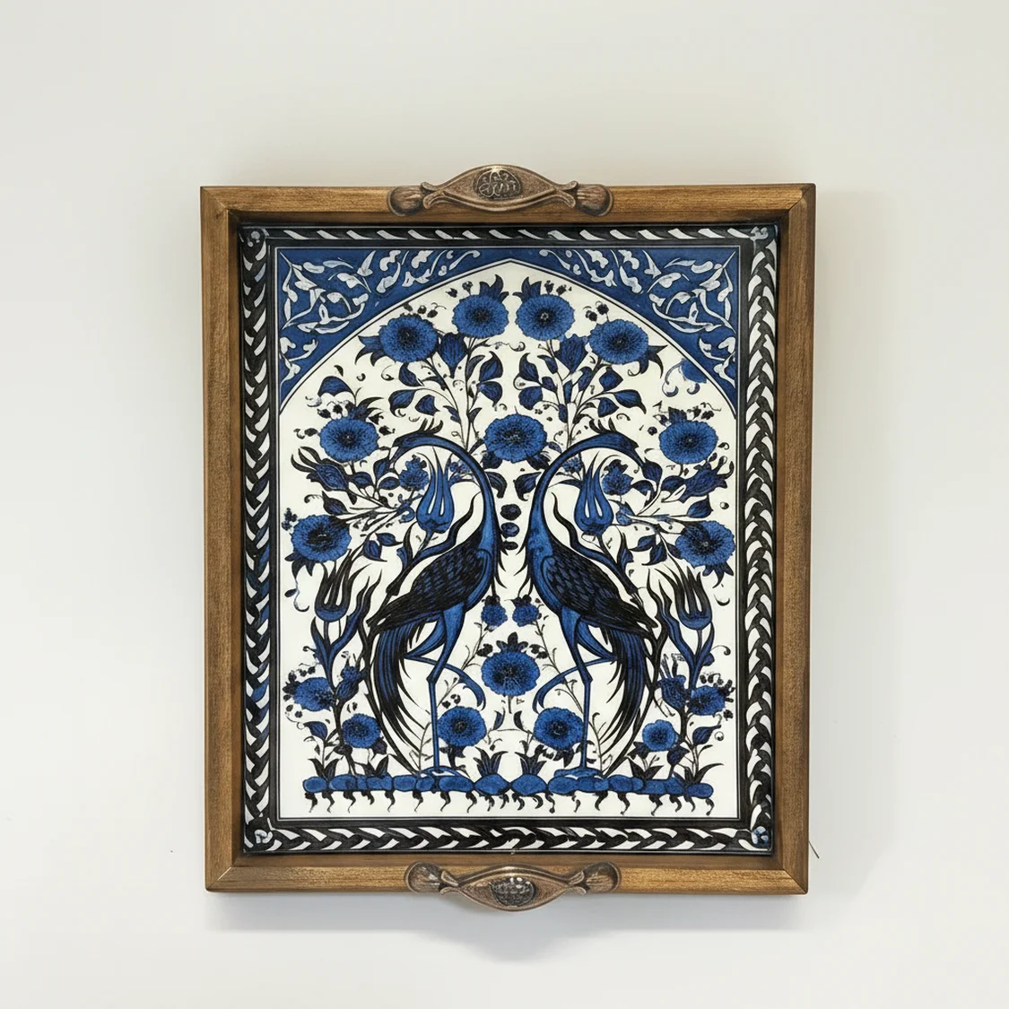 Ahşap Çerçeveli Karo Desenli Dekoratif Sunum Tepsisi Ahşap Çerçeveli Karo Desenli Dekoratif Sunum Tepsisi