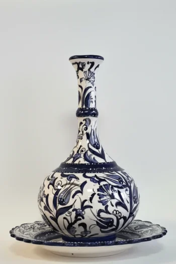 El Yapımı Klasik Çini Vazo - Lacivert Beyaz Desenli (25x32 cm)