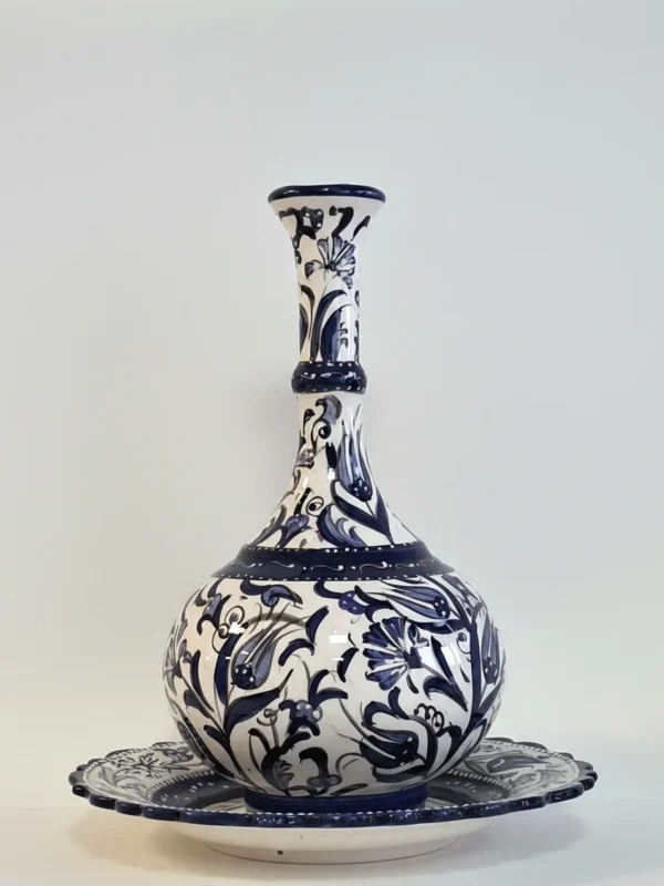 El Yapımı Klasik Çini Vazo - Lacivert Beyaz Desenli (25x32 cm)