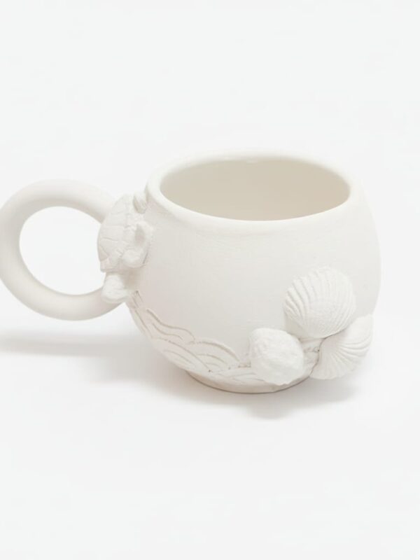 El Yapımı Deniz Temalı Seramik Kupa - Kaplumbağa ve Dalga Desenli (1050°C)